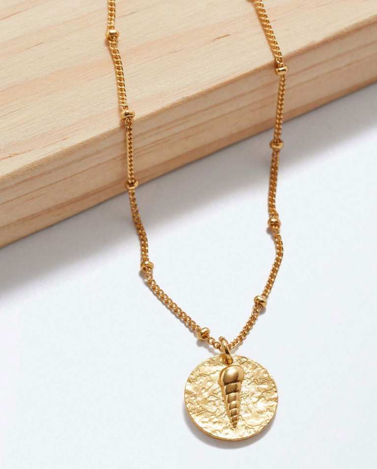 Gold plated chain with medal and shell detail Gold