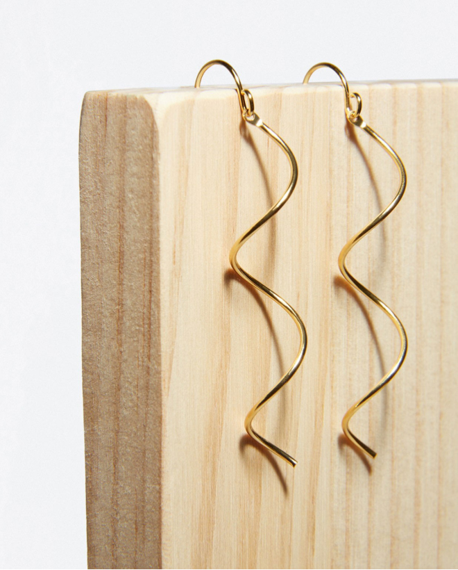 Long earrings in the shape of a corkscrew Gold