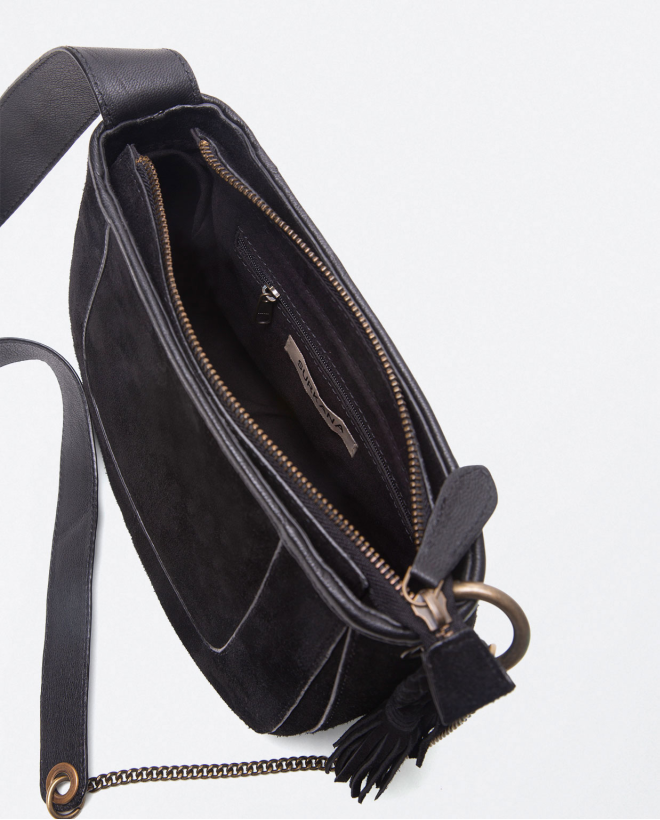 Leather shoulder bag with smooth tassel and handle Black
