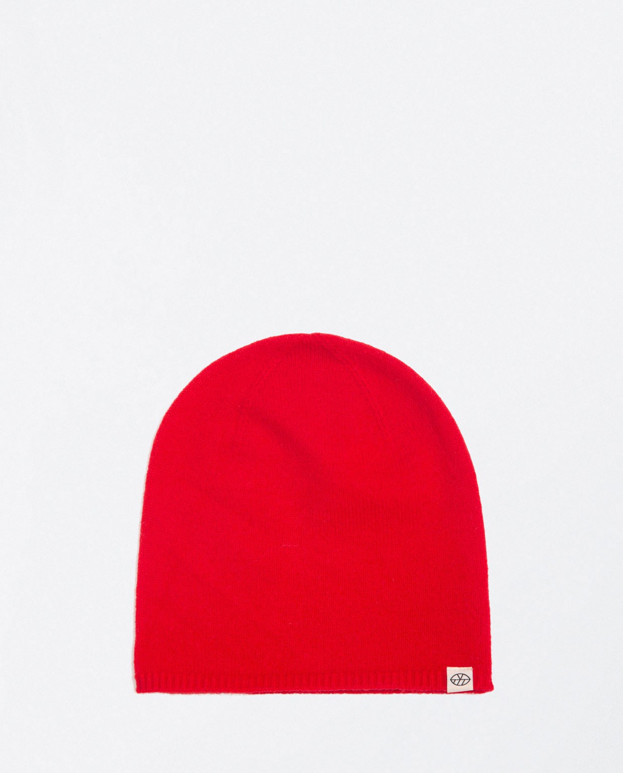 Knitted cap finished in plain rib Red