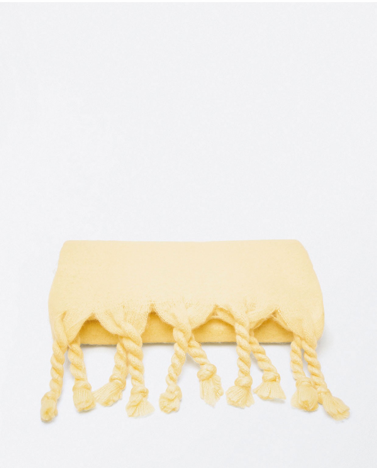 Thick and fluffy scarf with plain fringes Yellow