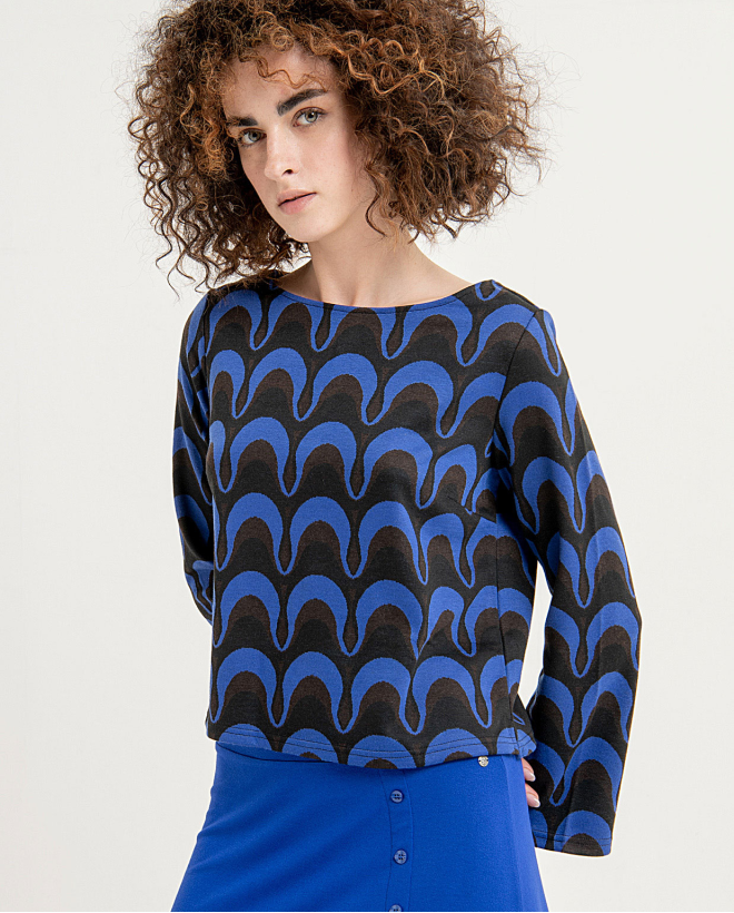 Stretch printed bell sleeve...