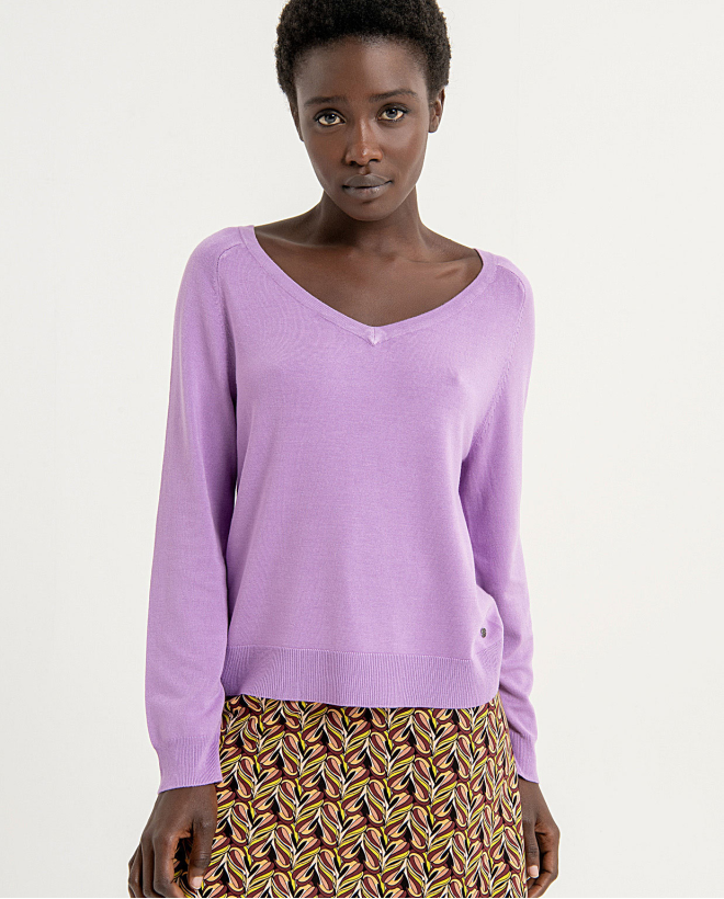 Plain stretch wide V-neck knit jumper with plain r Lilac