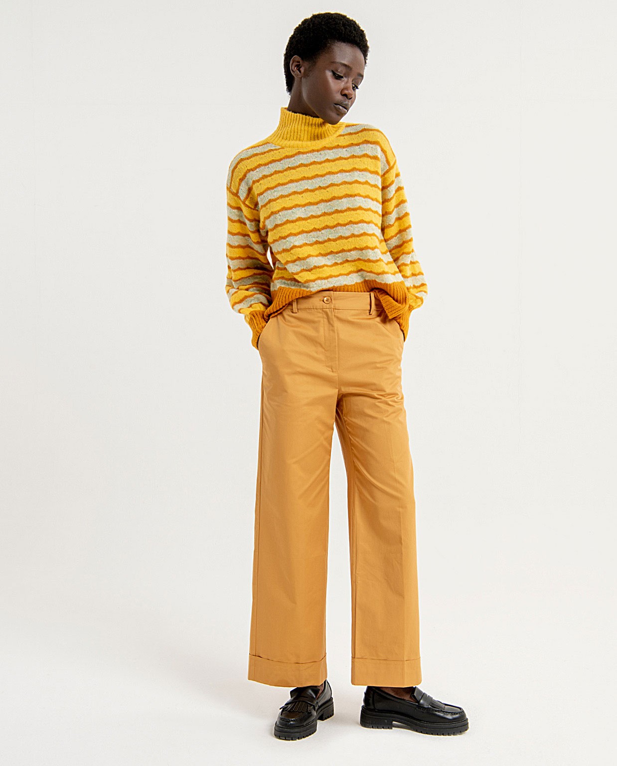 Pantalón largo ancho y recto liso Amarillo