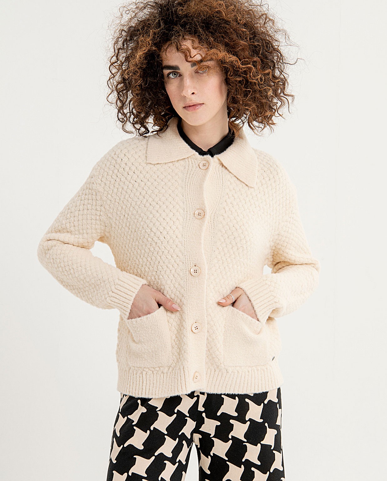 Knitted jacket with shirt collar and pockets Ecru
