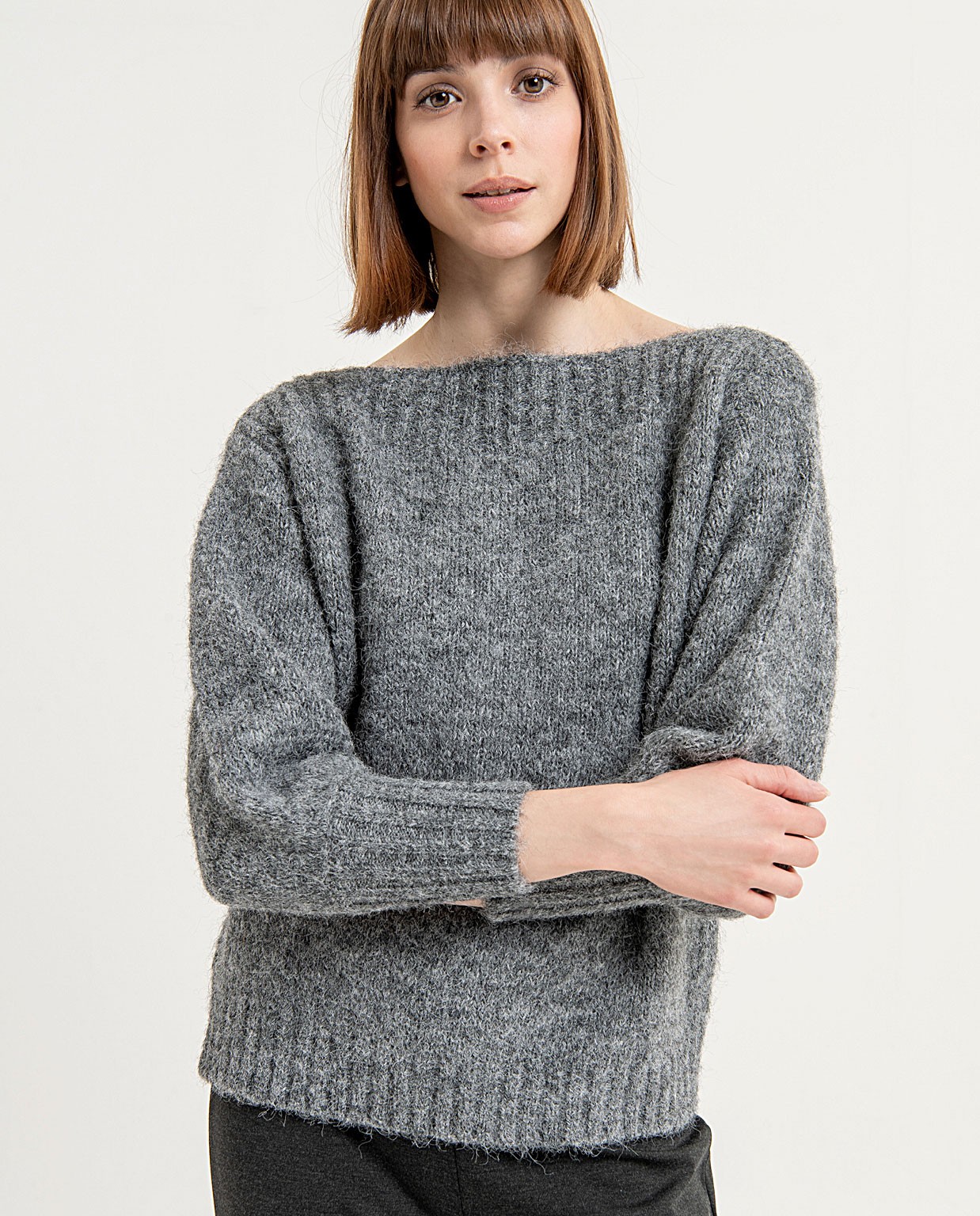 Knitted pullover with boat neckline and wide plain Grey