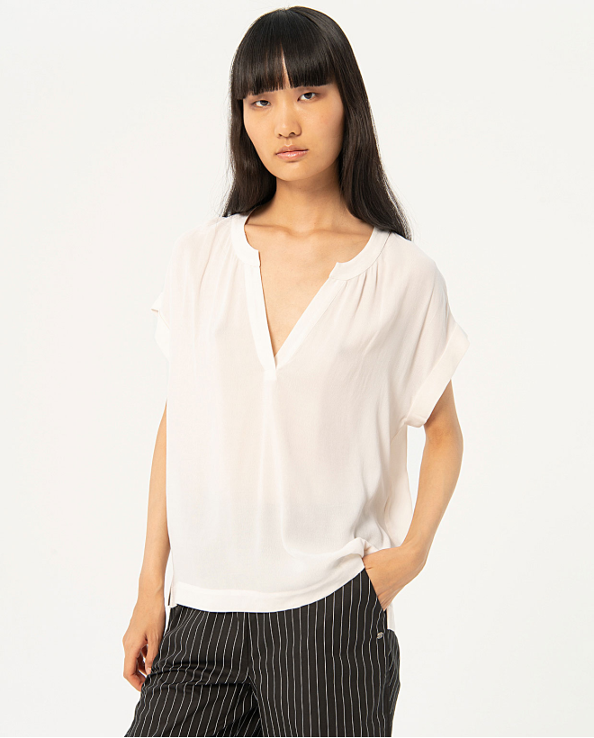 Plain plain crepe sleeve drop sleeve blouse White