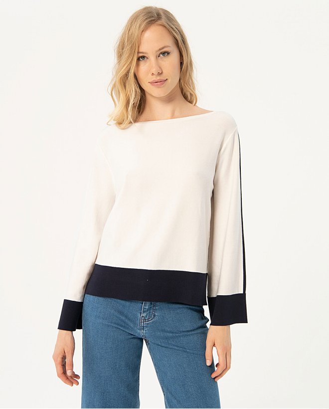Long sleeve knitted sweater...