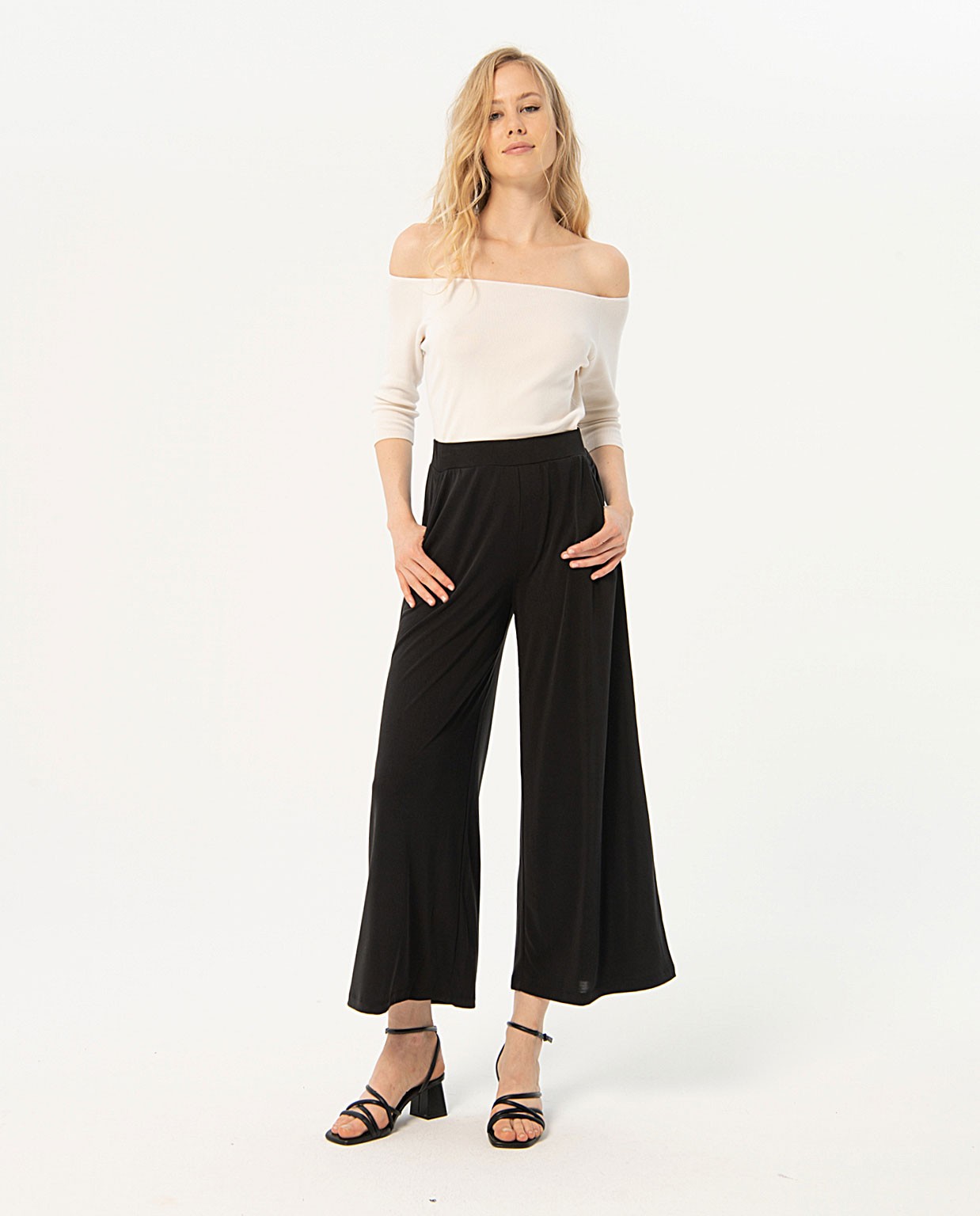 Wide and elastic plain cropped pants Black