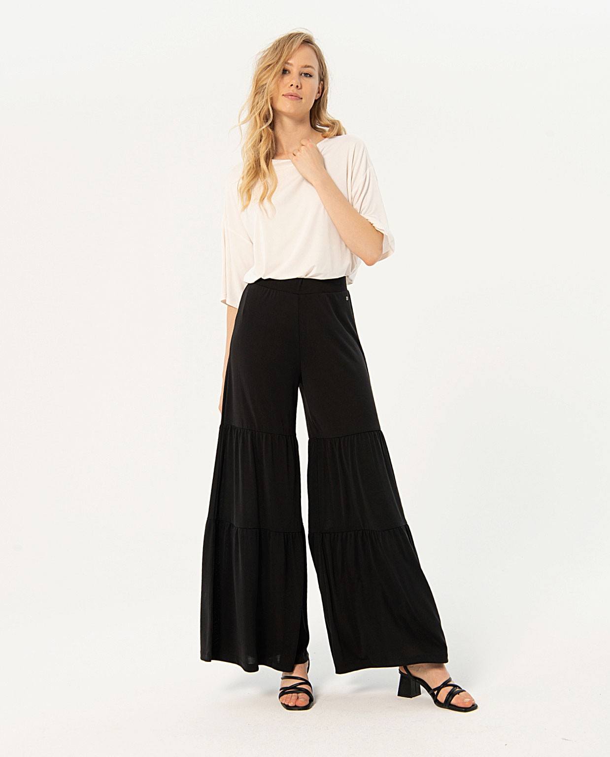 Long pants with ruffles, smooth Black