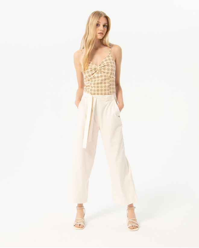 Wide and straight plain cropped pants White