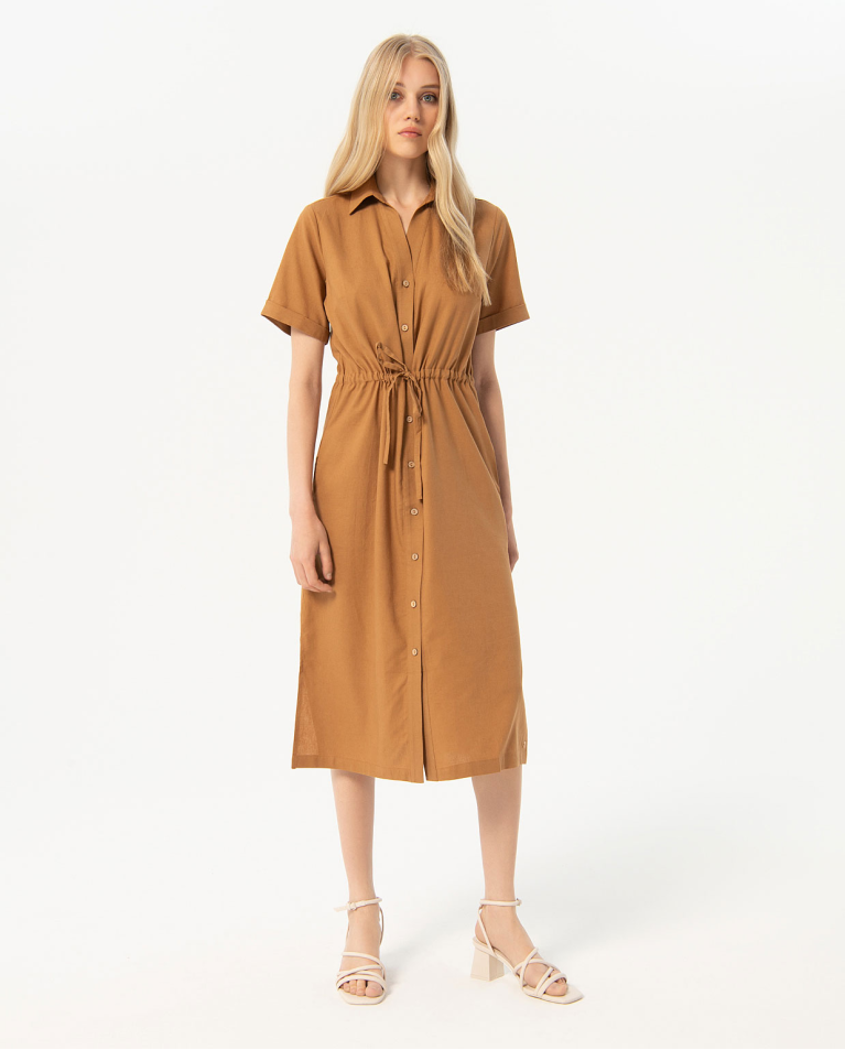 Vestido midi camisero con cinturón liso Camel