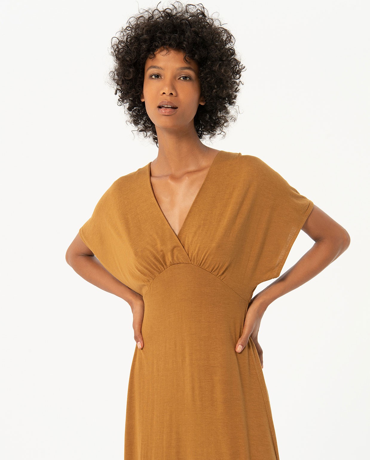 Smooth midi dress with bat sleeves Camel