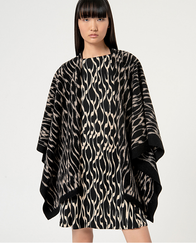 Waves printed open poncho Black