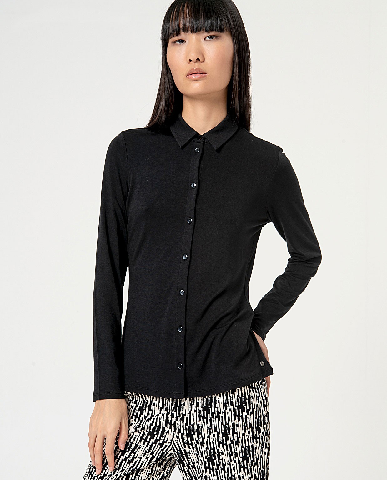 Chemise lisse à manches longues et élastiques Noir