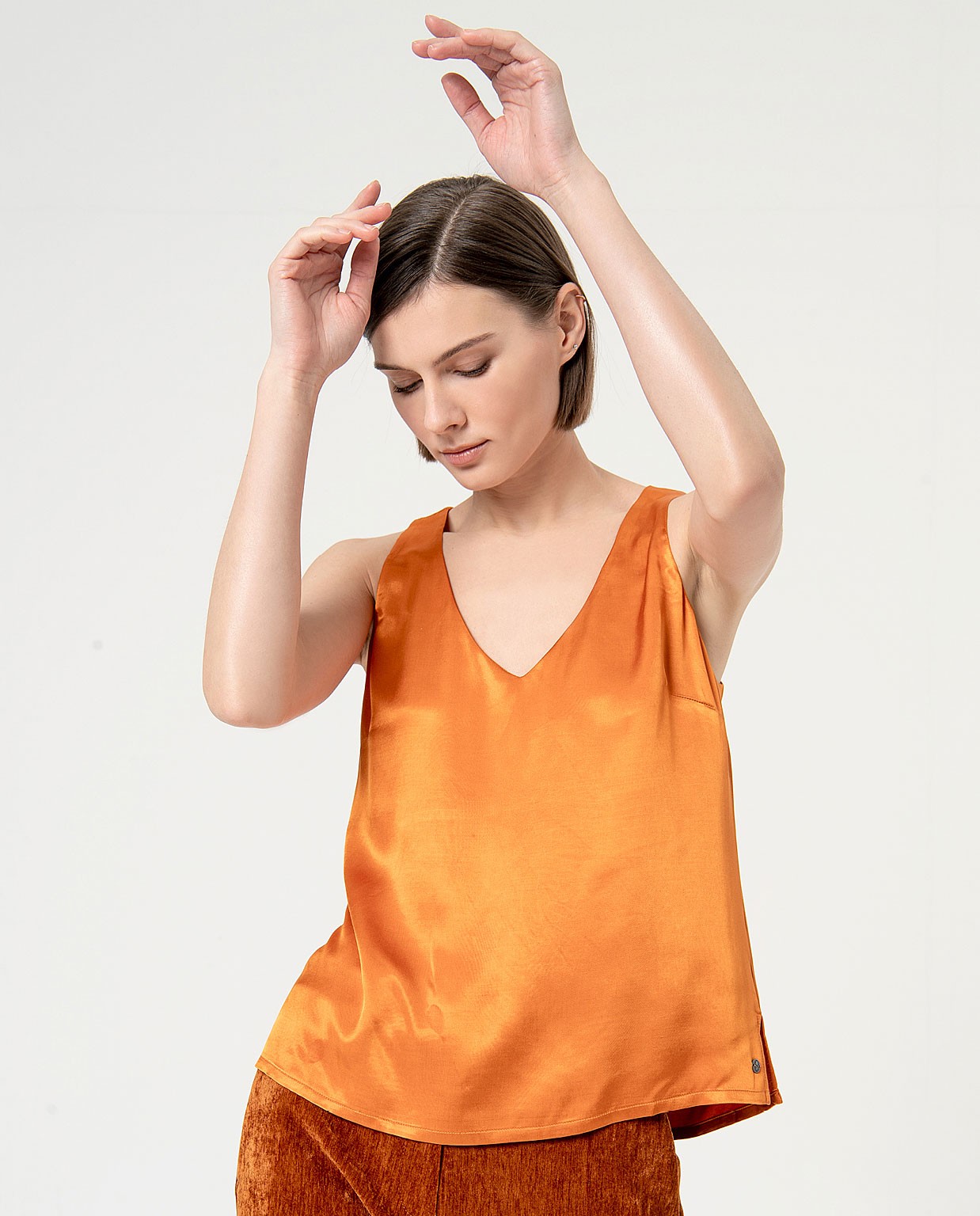 Top à col V en satin lisse Orange