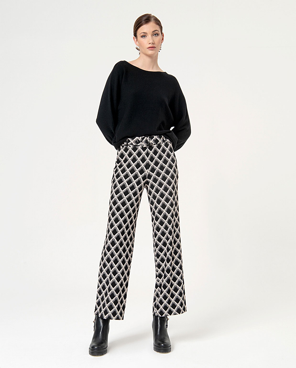 Printed stretch stretch straight pants Black