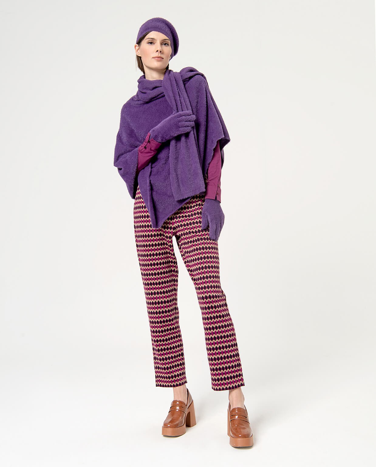 Plain knitted poncho with pile Purple