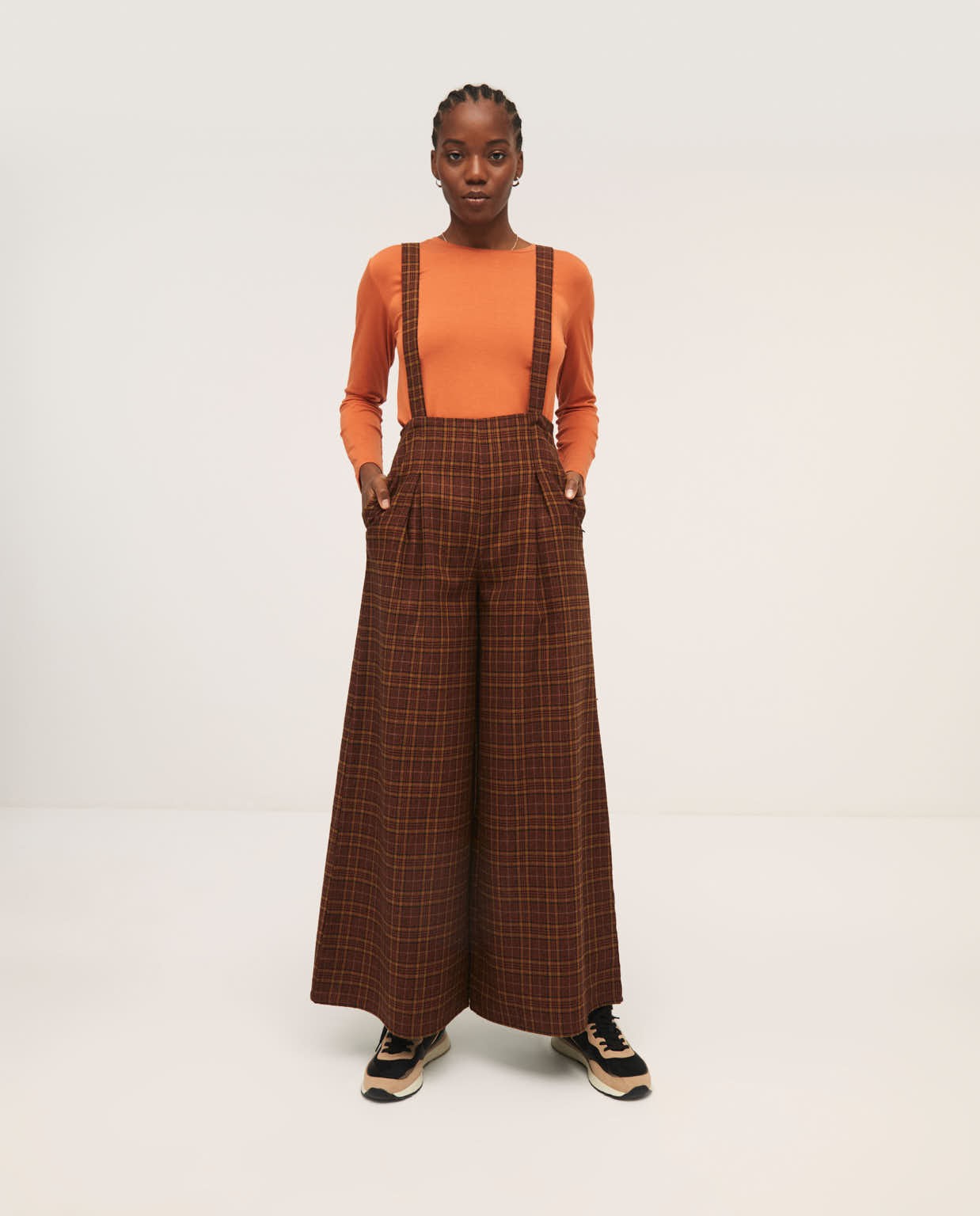 Wide trousers with high waist and suspenders Orange