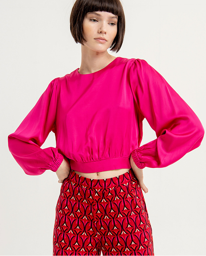 Blusa corta con manga abullonada lisa Fucsia