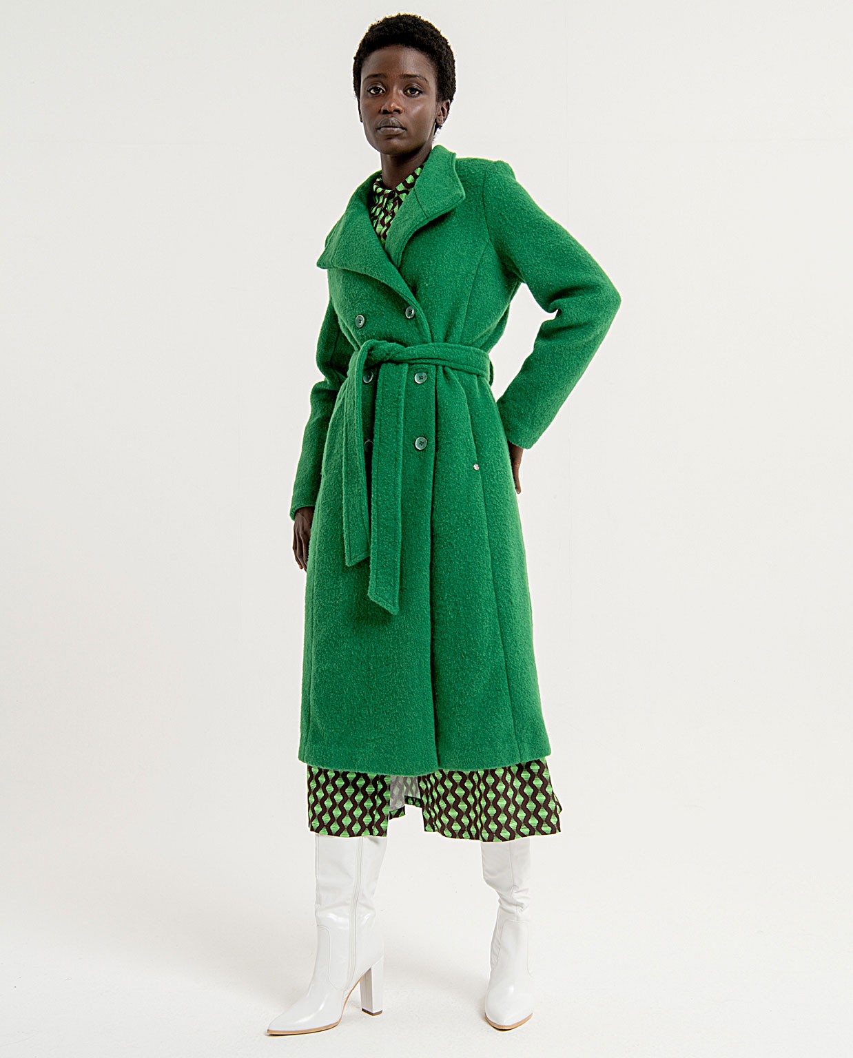 Long coat with buttons and plain belt Green