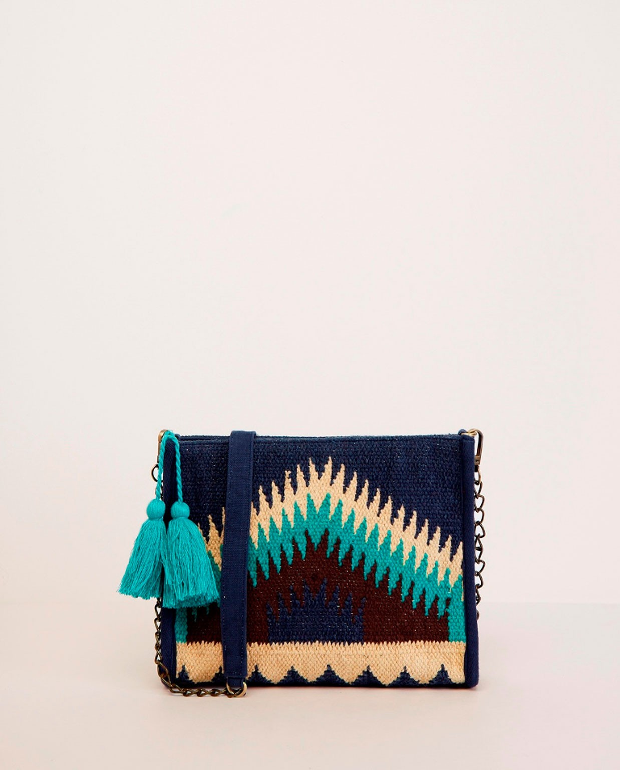 Sac clutch avec frontal en broderie géométrique. Bleu marine