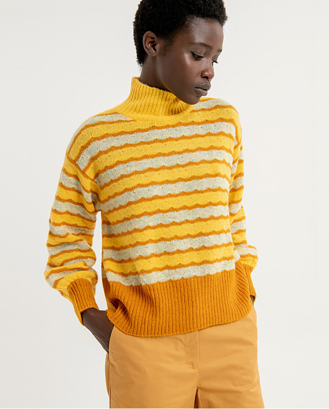 Pull court en tricot avec col roulé rayé Jaune