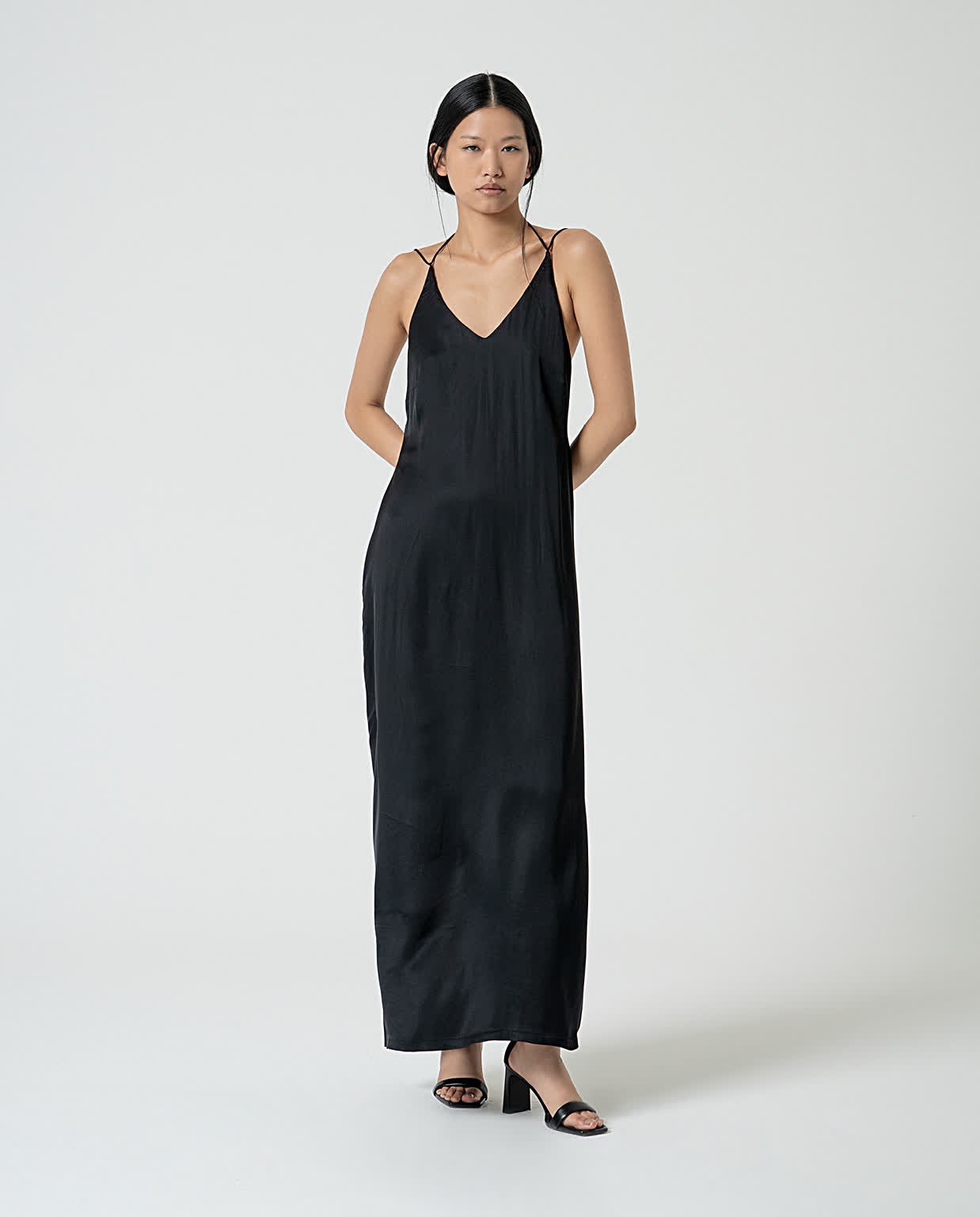 Long plain satin flowy dress Black