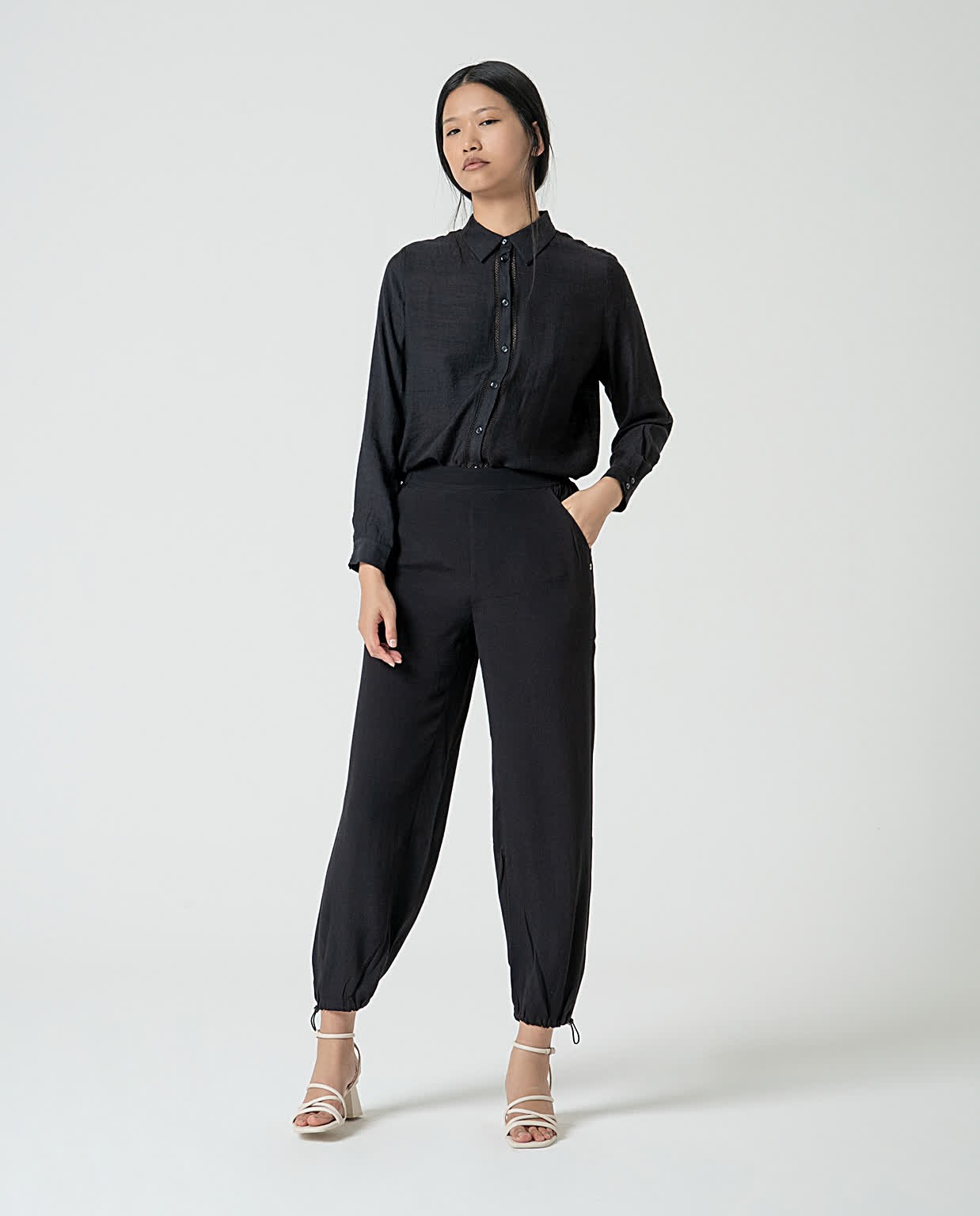 Pantalon jogger uni en crêpe de viscose Noir