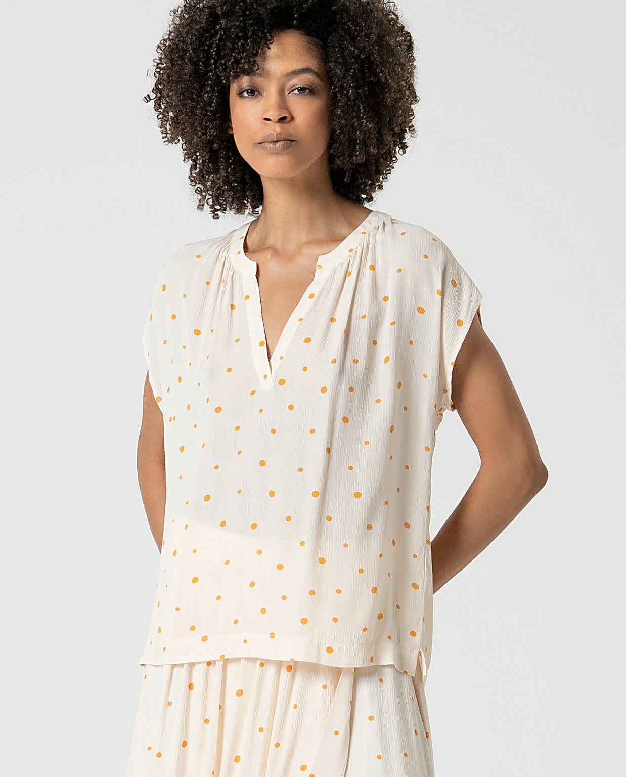 Loose-fitting blouse with polka dots Beige