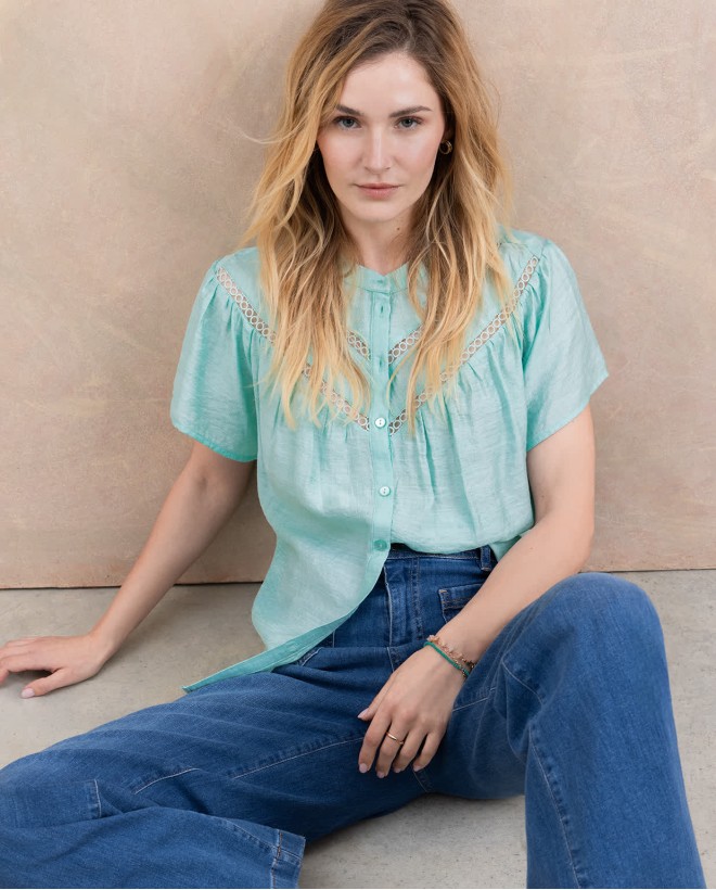 Blouse unie avec broderies perforées Vert d'eau