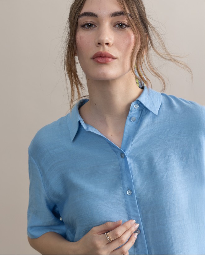 Chemise courte satinée unie Bleu ciel