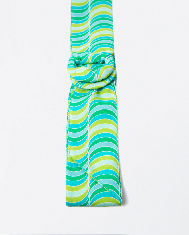 Large ceinture en tissu avec double boucle. Vert
