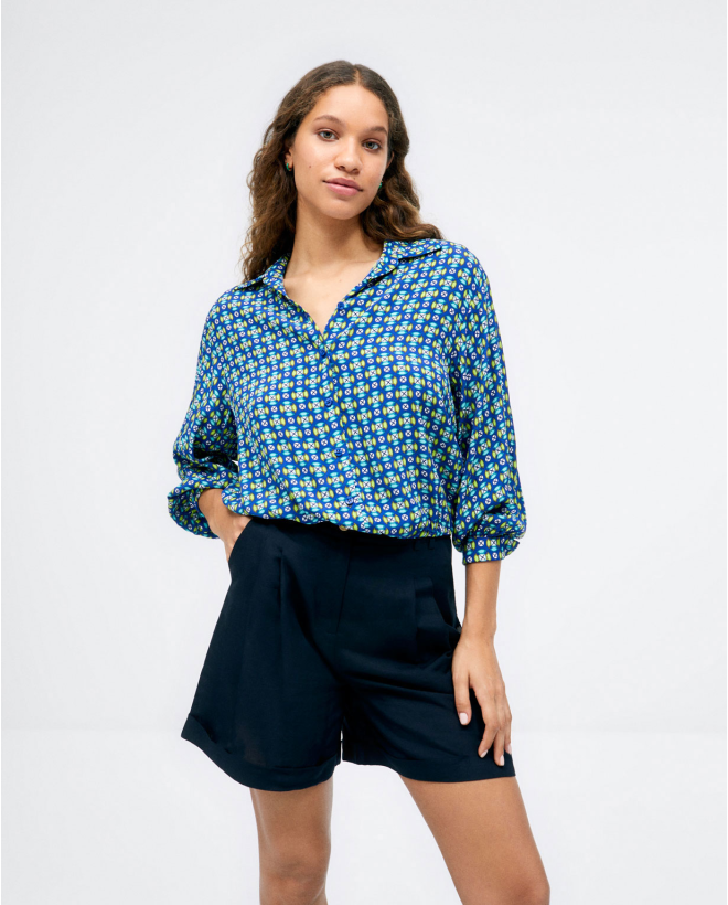 Chemise à manches longues. Taille élastiquée. Impr Bleu