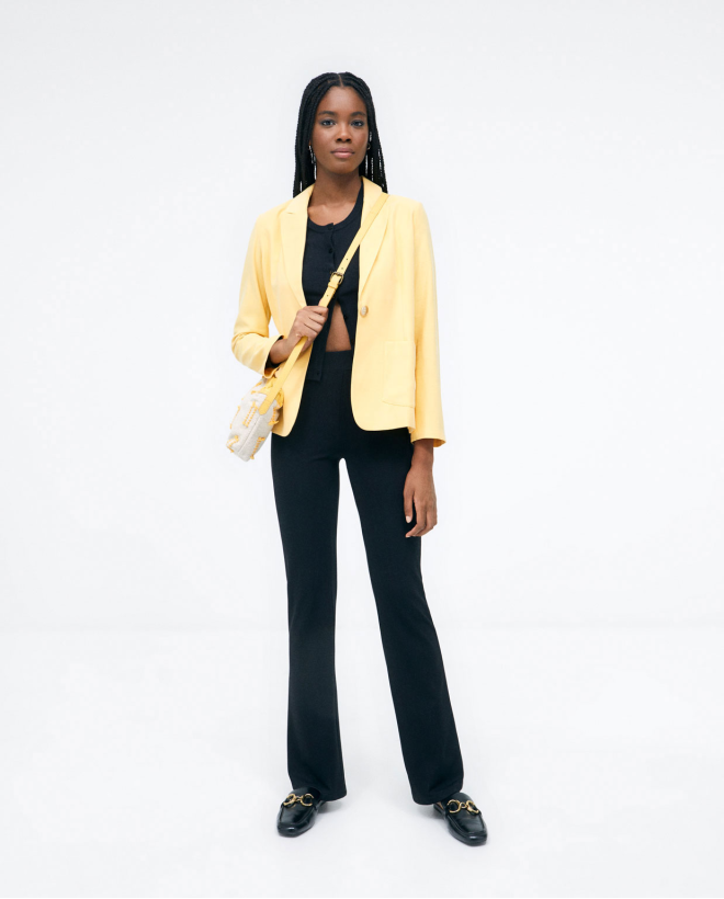 Veste avec poches plaquées. Jaune
