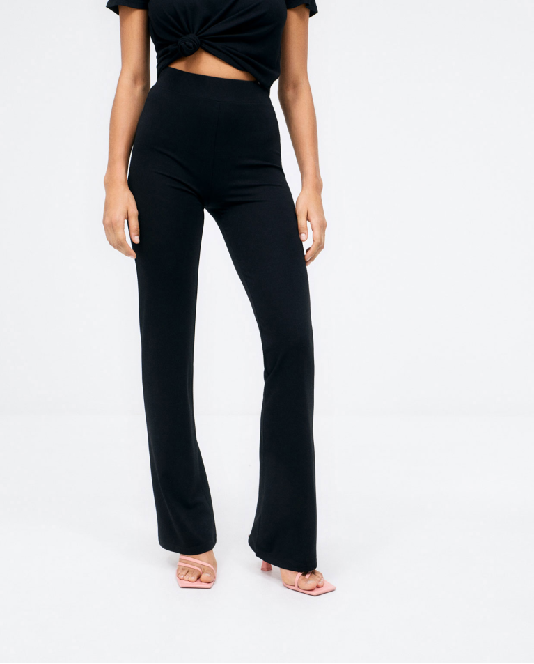 Pantalon long à fond de cloche. Elastique. Uni Noir