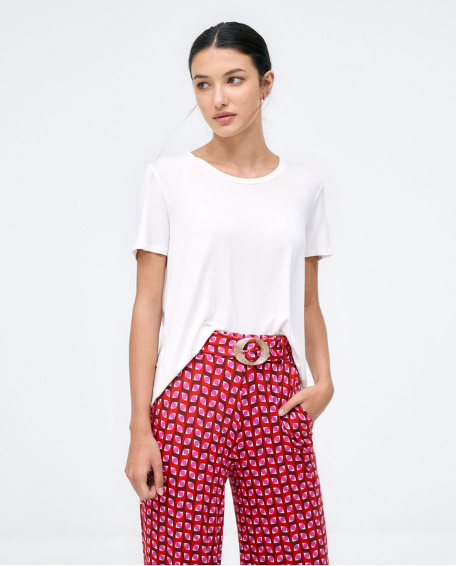 Pantalon long et droit avec ceinture. Imprimé Rouge