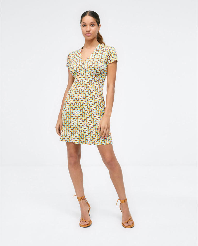 Robe courte. Col en V. Elastique. Impression. Jaune