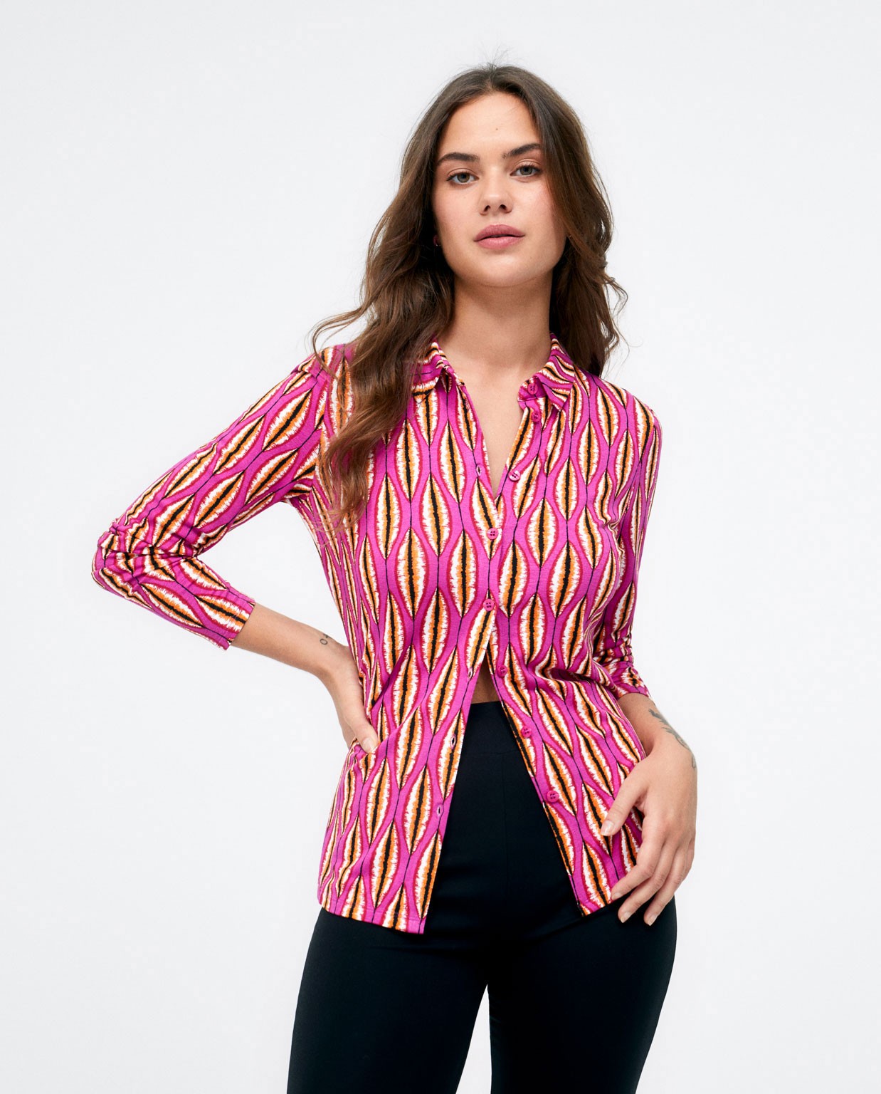 Camicia a maniche lunghe. Elastica. Stampa  Fucsia