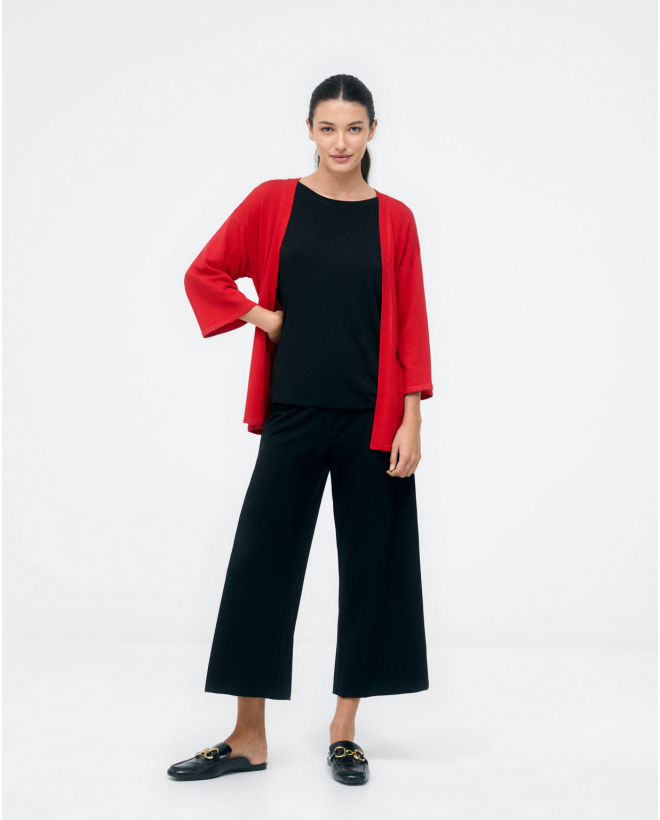 Cardigan en tricot à manches 3 4 avec ceinture. Rouge