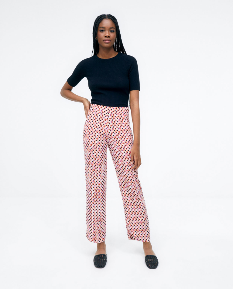 Pantalon long. Taille élastiquée. Imprimé Rouge