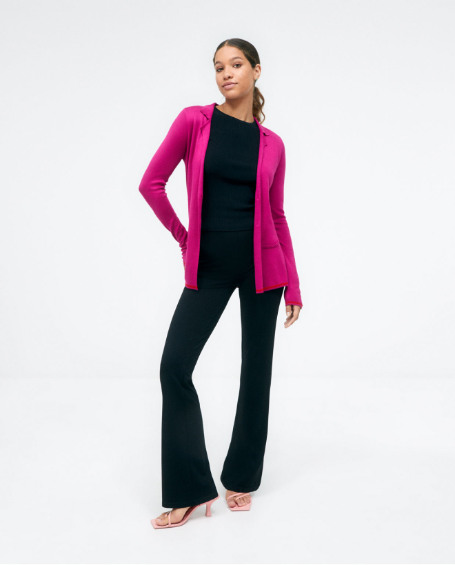 Veste en tricot avec poches. Fushia