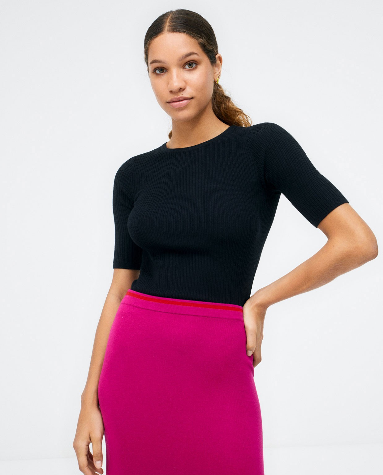 Jupe longue en tricot avec fentes. Fushia