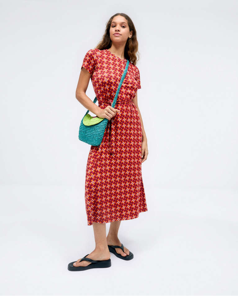 Robe midi nouée et croisée. Rouge