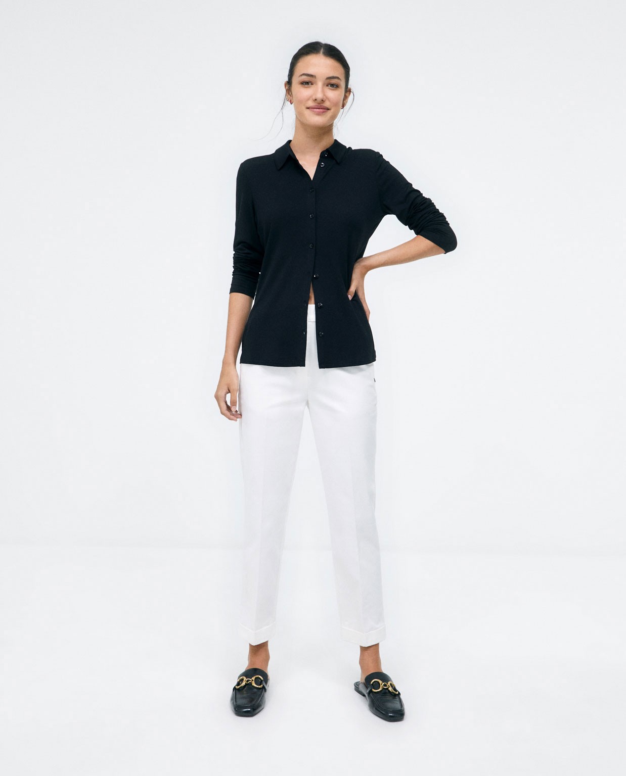 Chemise à manches longues. Tissu élastique Noir