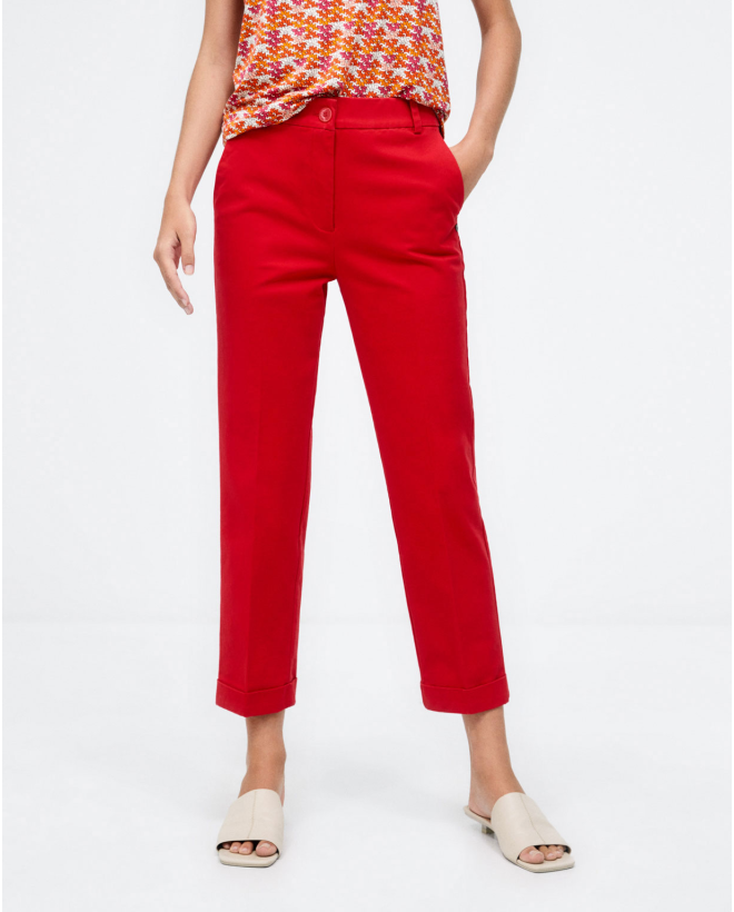 Pantaloni lunghi dritti alla caviglia. Tipo Chino. Rosso