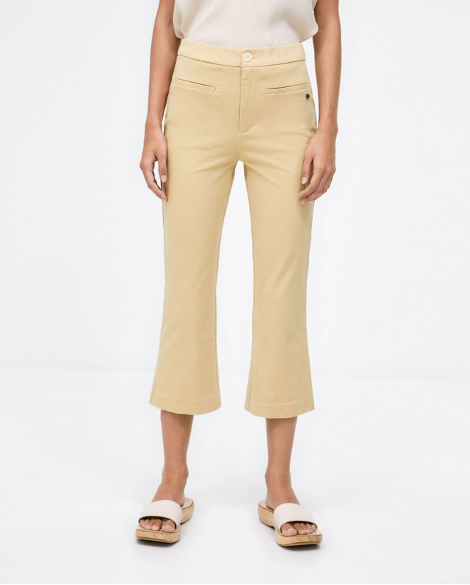 Pantaloni lunghi a campana. Elastico. Semplice Beige