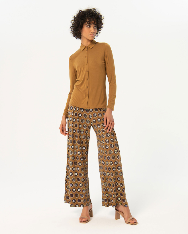 Chemise élastique unie à manches longues Tabac