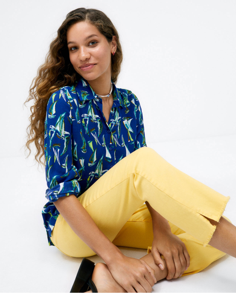 Camicia a maniche lunghe. Stampa di candele. Azzurro
