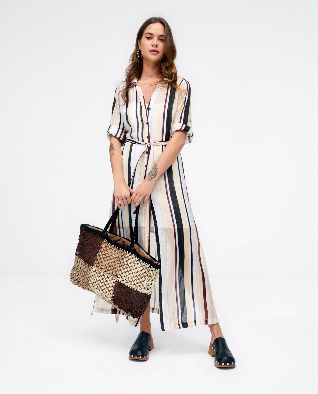 Robe chemise longue. Manches 3 4, rayures  Beige
